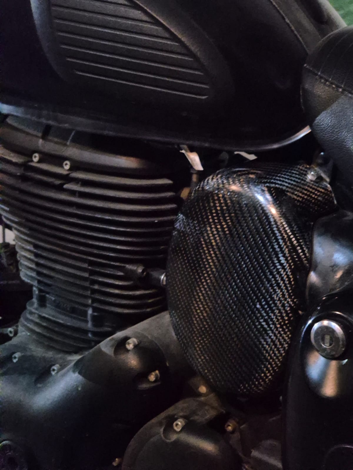 Carbon fibre wet layup and cure process in mold