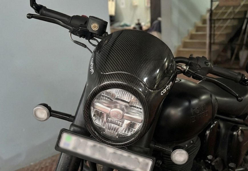 Royal Enfield 350 with Carbyn carbon fibre headlight cowl installed